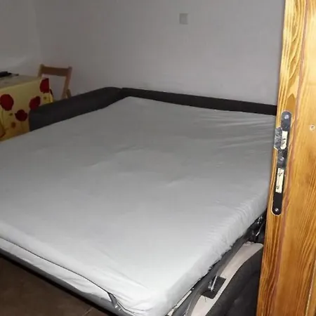 Cozy 16 With Double Bed Sleeper Couch * 斯普利特