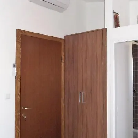 Cozy 16 With Double Bed Sleeper Couch Appartement