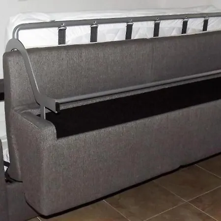 Cozy 16 With Double Bed Sleeper Couch * 스플리트