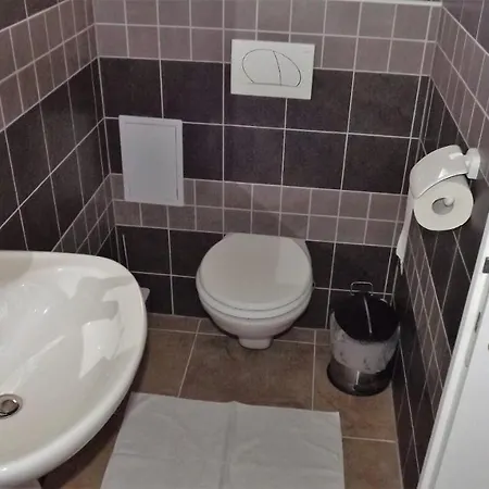 Cozy 16 With Double Bed Sleeper Couch Apartamento *