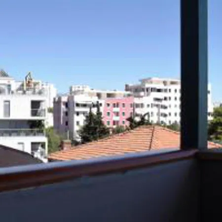 Cozy 16 With Double Bed Sleeper Couch Apartamento