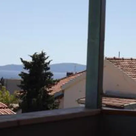 Cozy 16 With Double Bed Sleeper Couch Apartamento Split